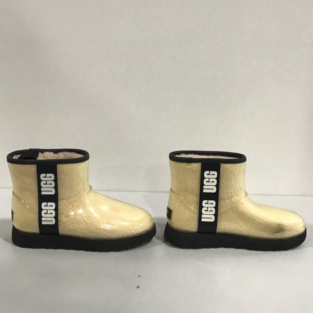 Women’s UGG Clear Mini Boot Cream Size 7M